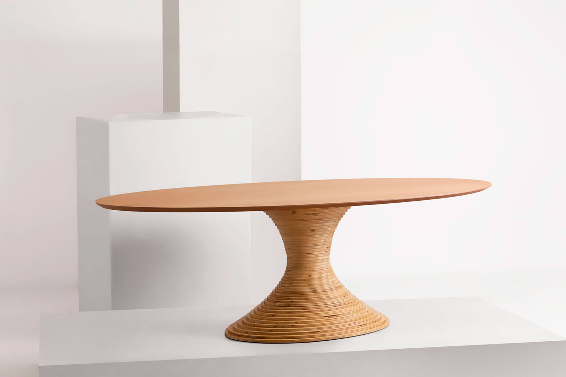 Mesa Saturno Oval